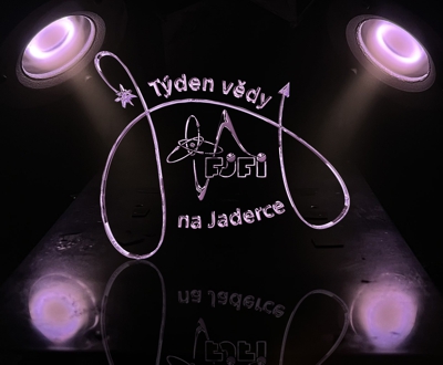 Jedná se o foto z vnitřku magnetronové komory.
